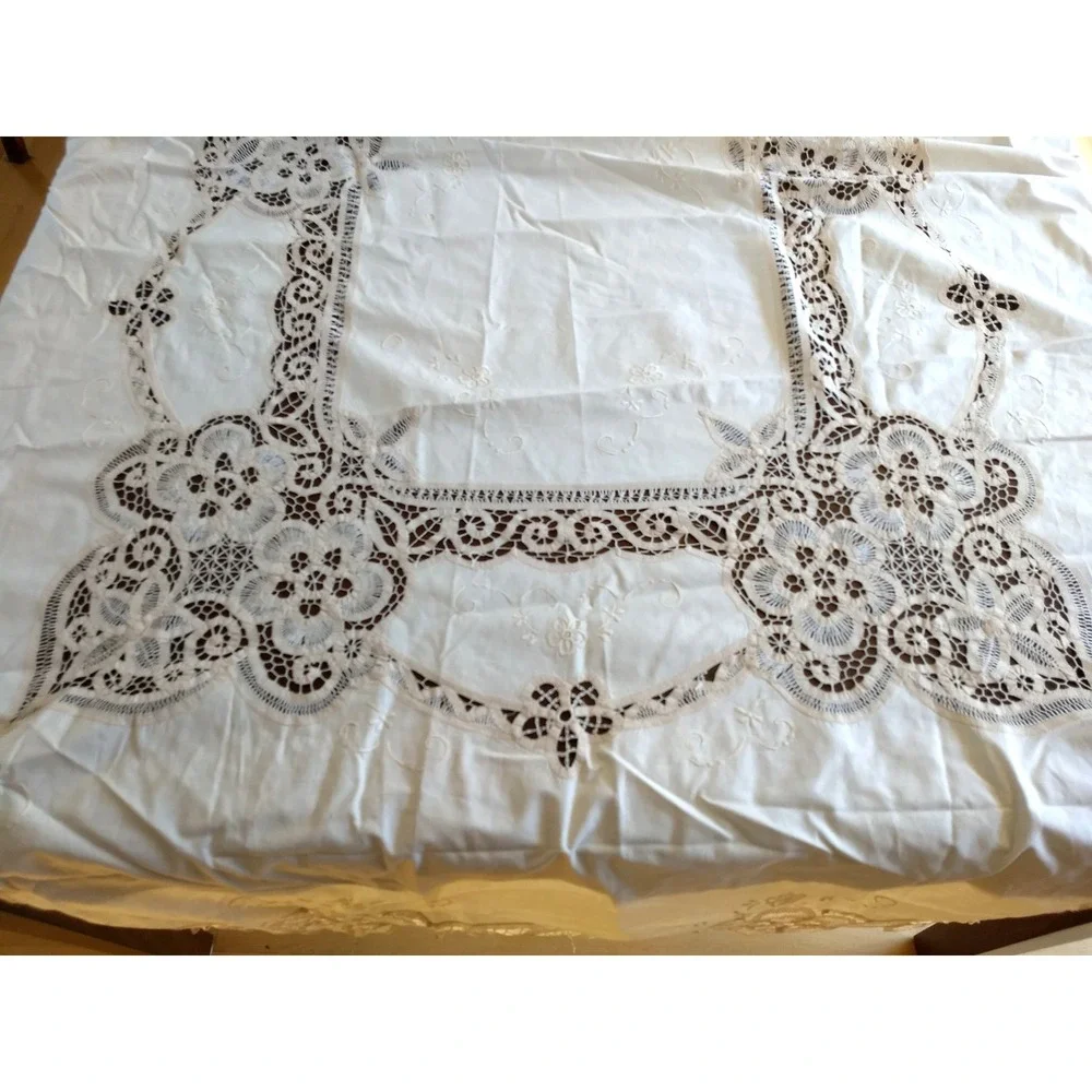 Vintage Madeira Lace Tablecloth 128
